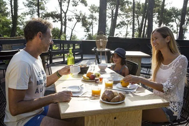 Slow Village ביסקארוס